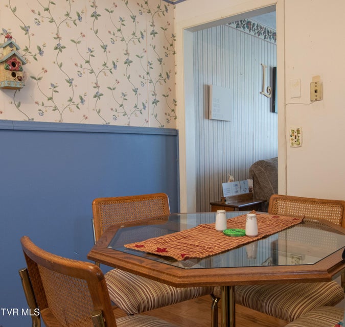 Photo #10: 152 Shaw Street