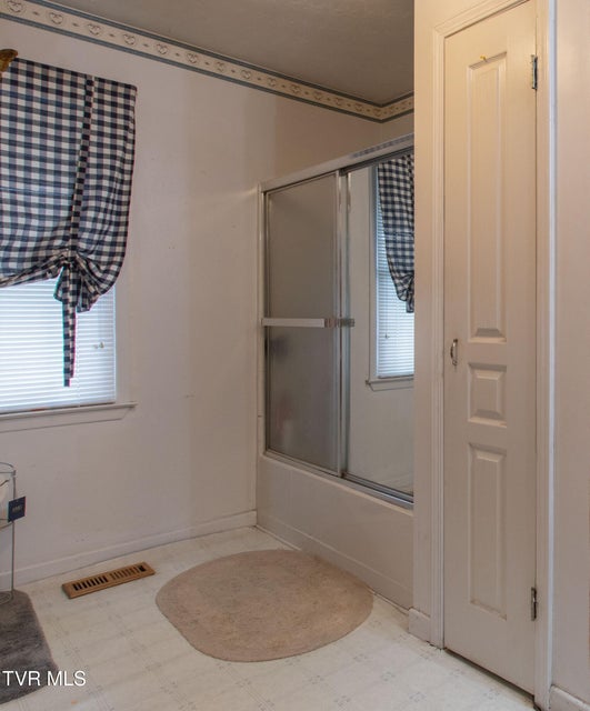 Photo #12: 152 Shaw Street