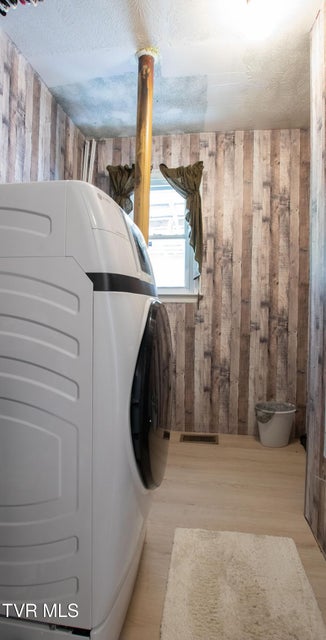 Photo #15: 152 Shaw Street