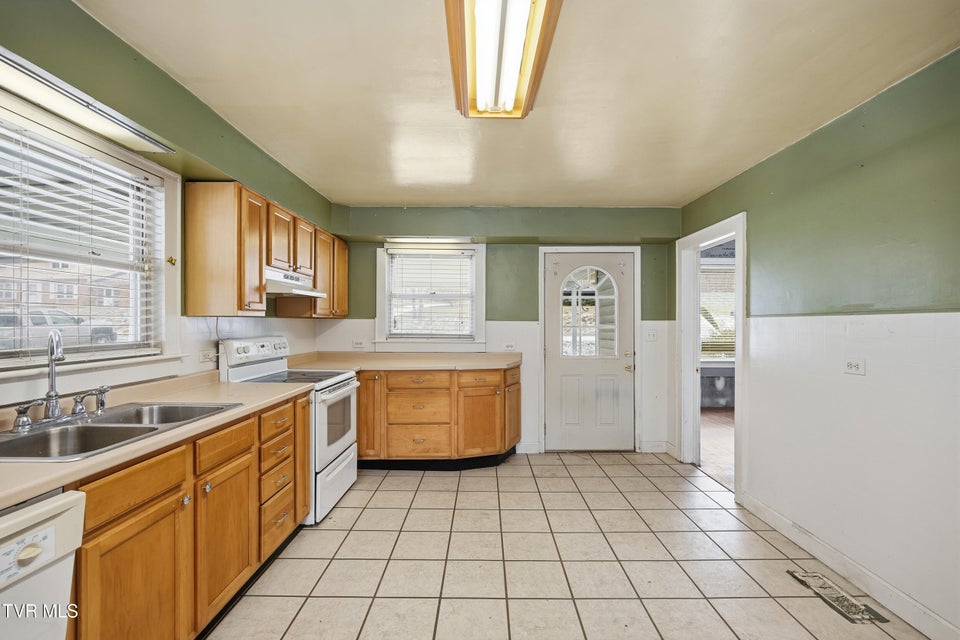 Photo #8: 1736 Main Avenue