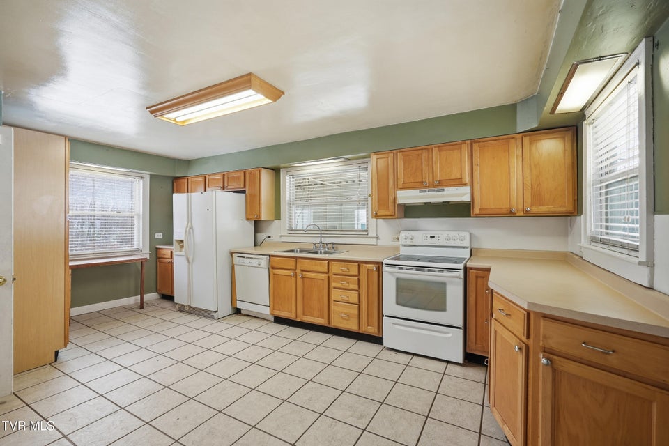 Photo #9: 1736 Main Avenue