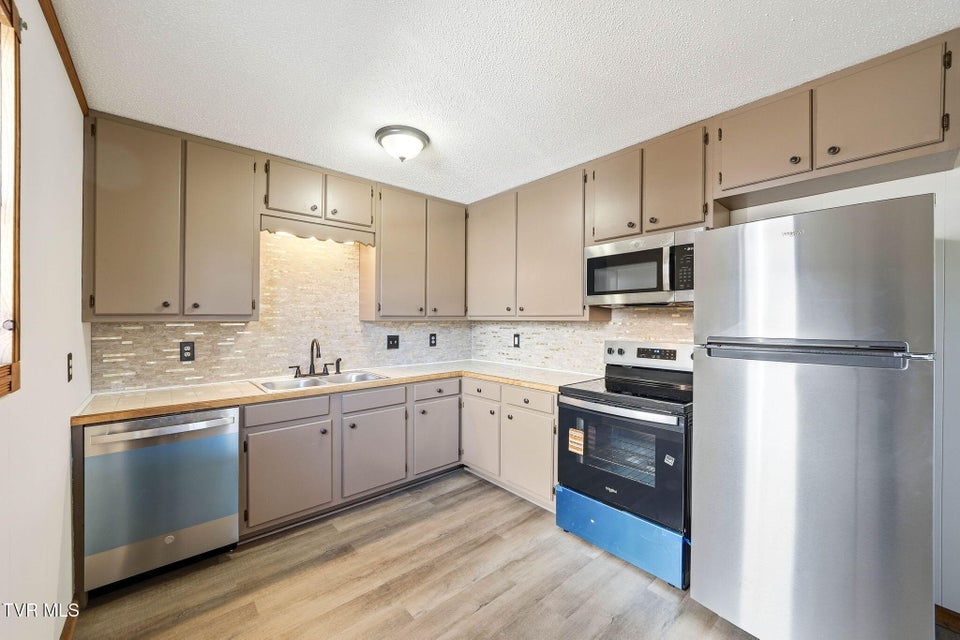 Photo #7: 1512 Fairview Avenue