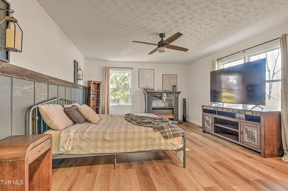 Photo #4: 441 Skyline Drive