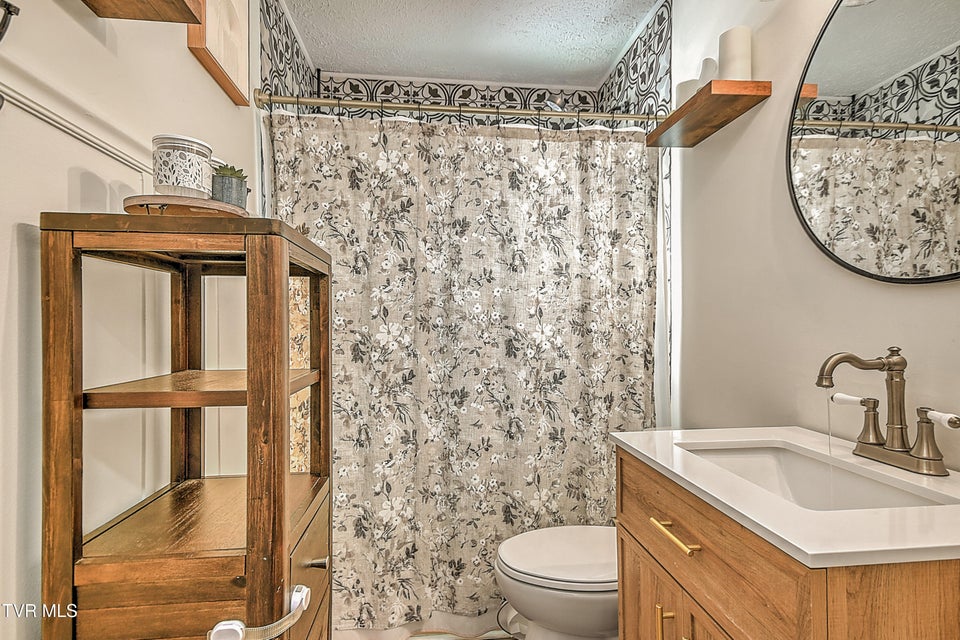 Photo #11: 441 Skyline Drive