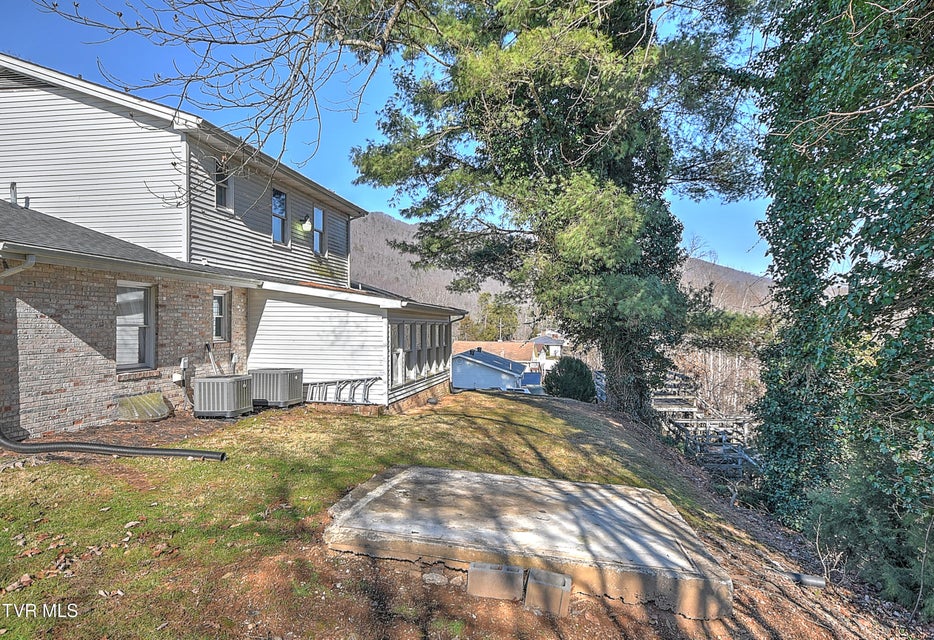 Photo #35: 441 Skyline Drive