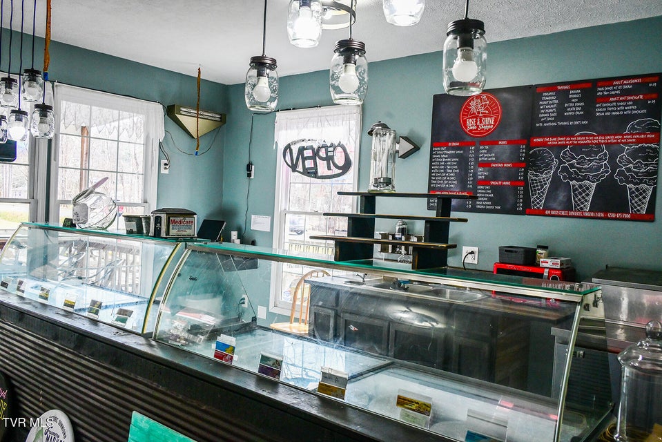 Photo #33: 409 Fritz Street Street