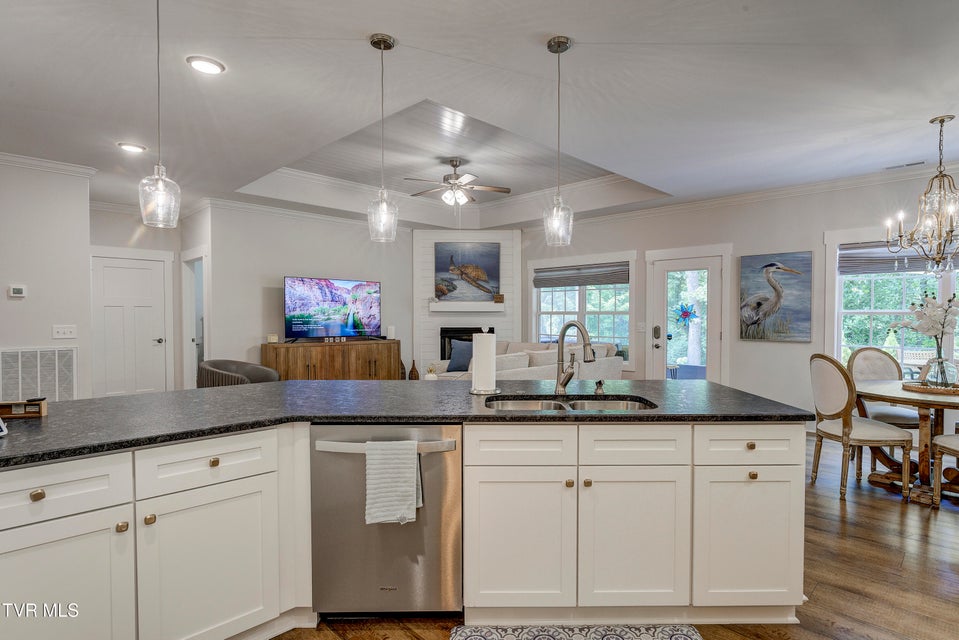 Photo #15: 365 English Ivy Trail