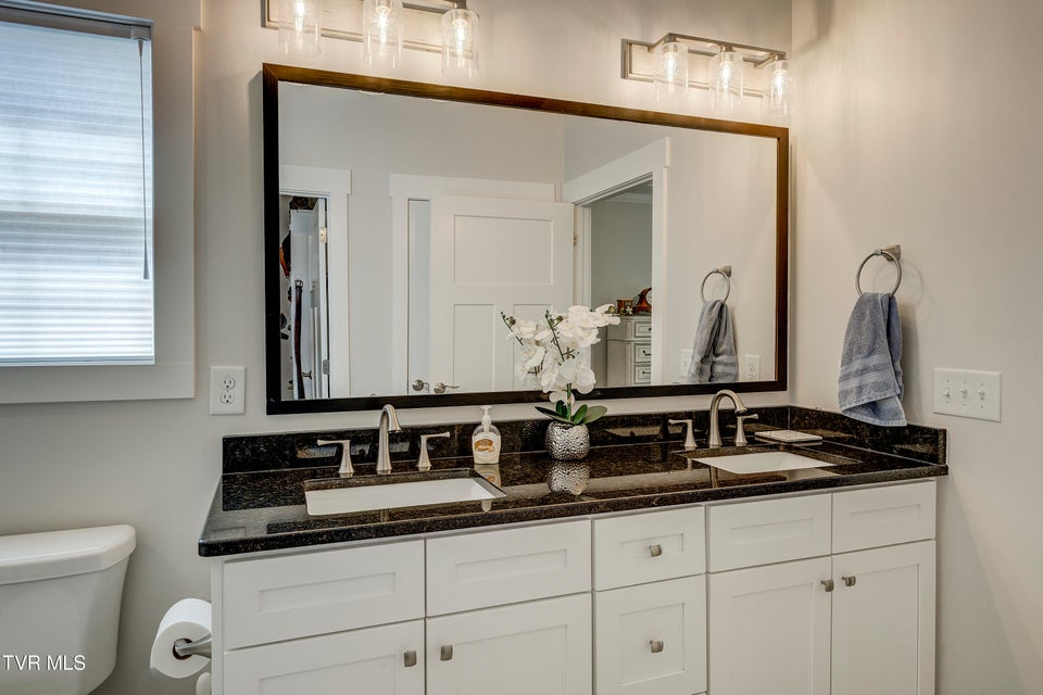 Photo #30: 365 English Ivy Trail