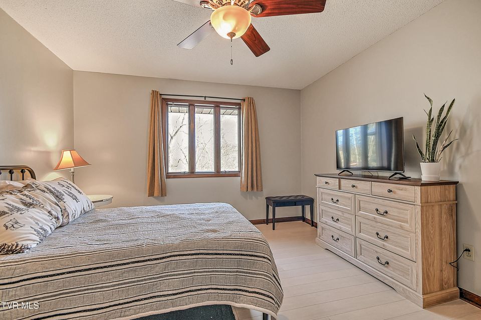 Photo #50: 136 Triple H Lane