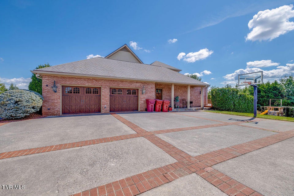 Photo #6: 517 Douglas Drive