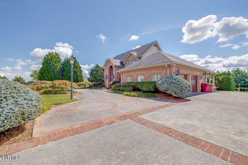 Photo #7: 517 Douglas Drive