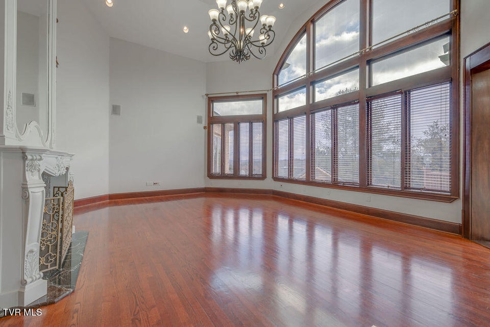 Photo #17: 517 Douglas Drive