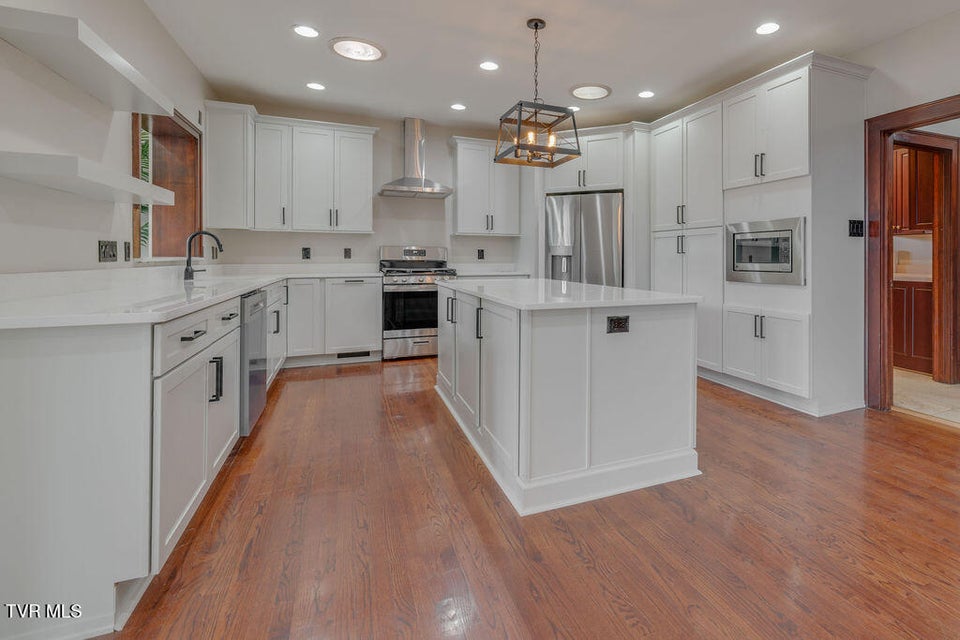 Photo #22: 517 Douglas Drive