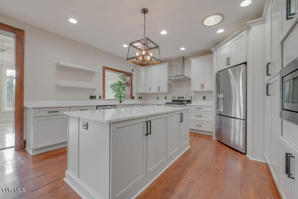 Photo #23: 517 Douglas Drive