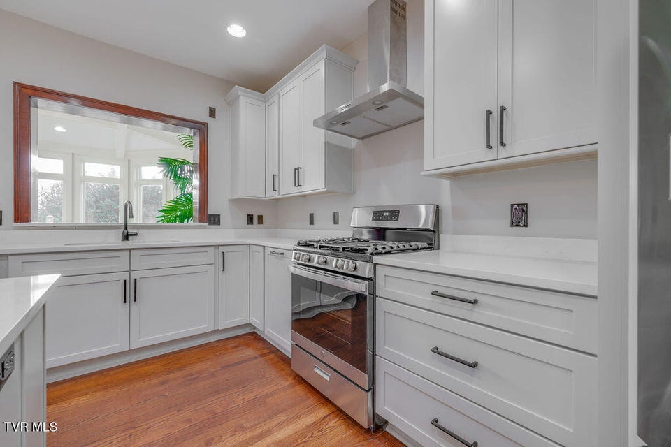 Photo #24: 517 Douglas Drive