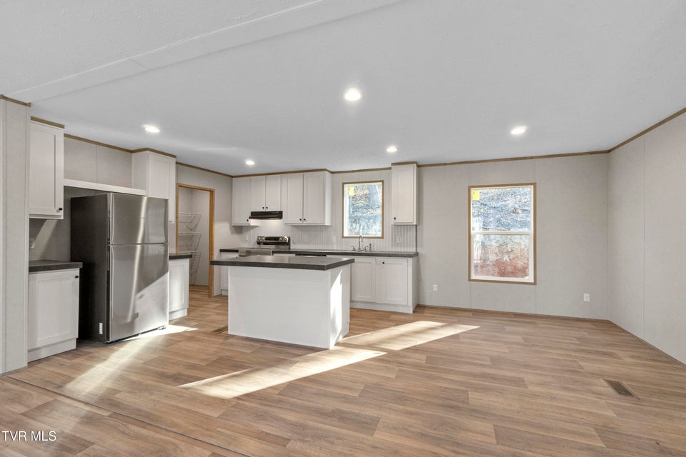 Photo #6: 1512 Red Bud Dr 