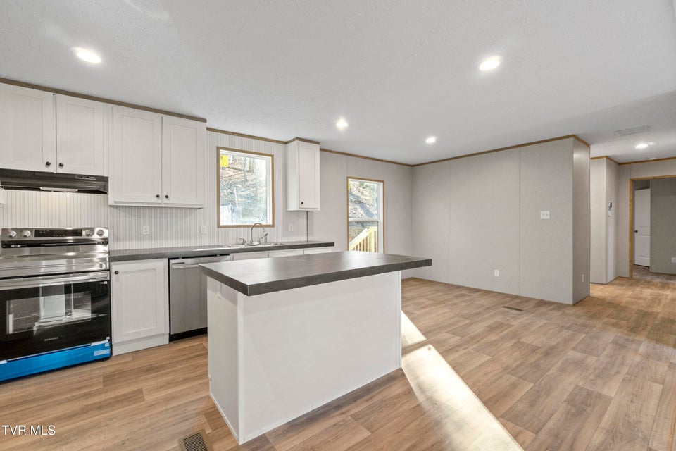 Photo #9: 1512 Red Bud Dr 