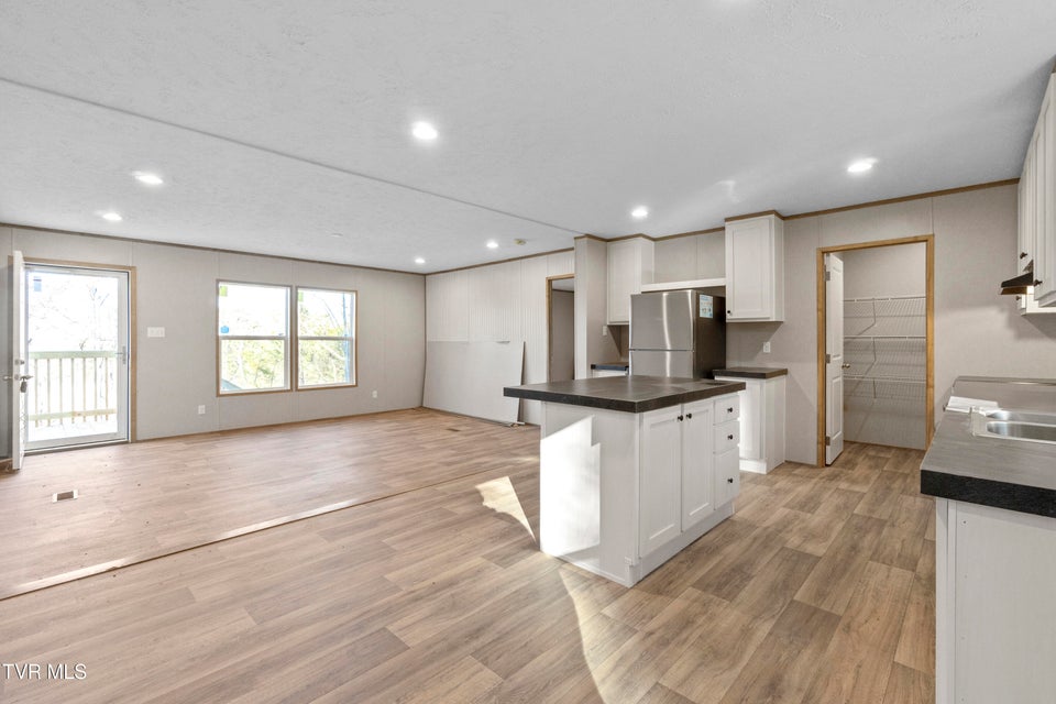 Photo #8: 1512 Red Bud Dr 