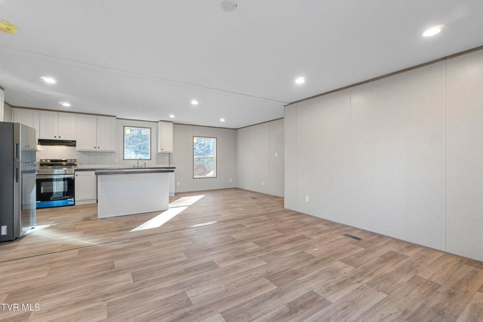 Photo #13: 1512 Red Bud Dr 