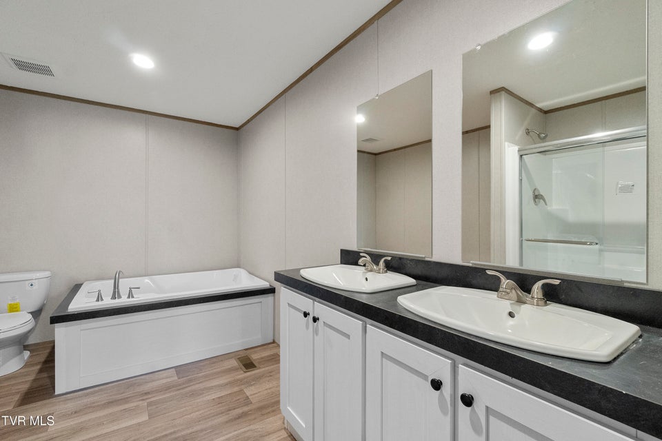 Photo #18: 1512 Red Bud Dr 