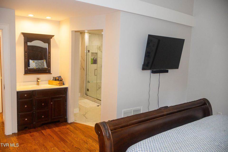 Photo #19: 98 Periwinkle Place