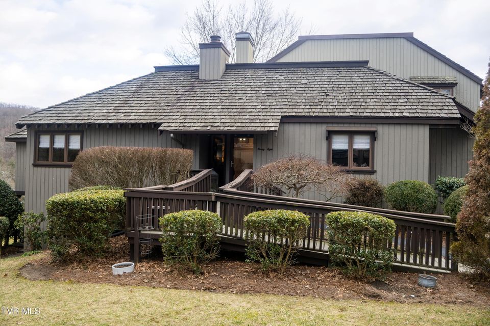 Photo #2: 98 Periwinkle Place