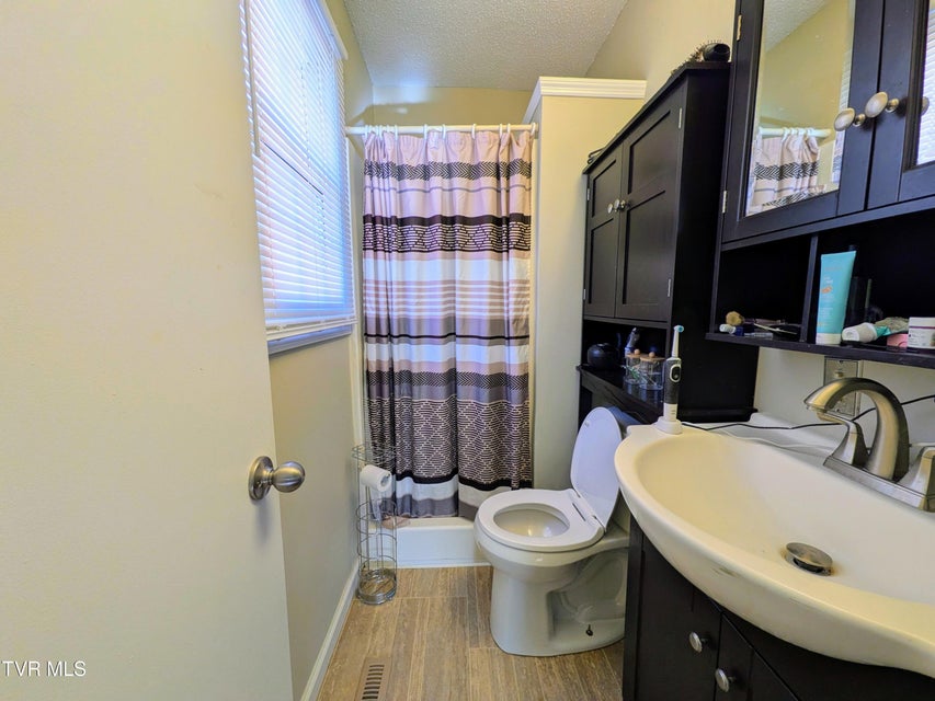 Photo #30: 205 Live Oak Drive