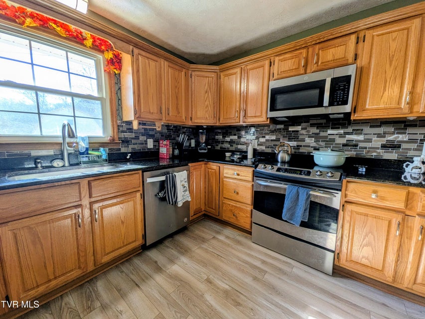 Photo #36: 205 Live Oak Drive