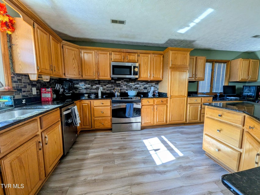 Photo #42: 205 Live Oak Drive