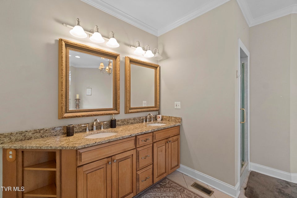 Photo #35: 20 Loch Lomond Lane