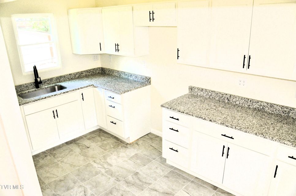 Photo #25: 116 Dellwood Street