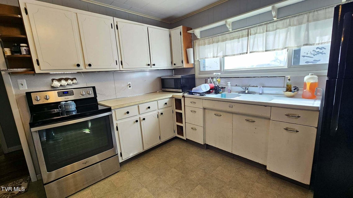 Photo #17: 223 Craig Street