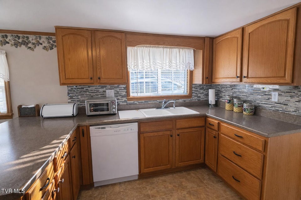 Photo #7: 791 Kentucky Street