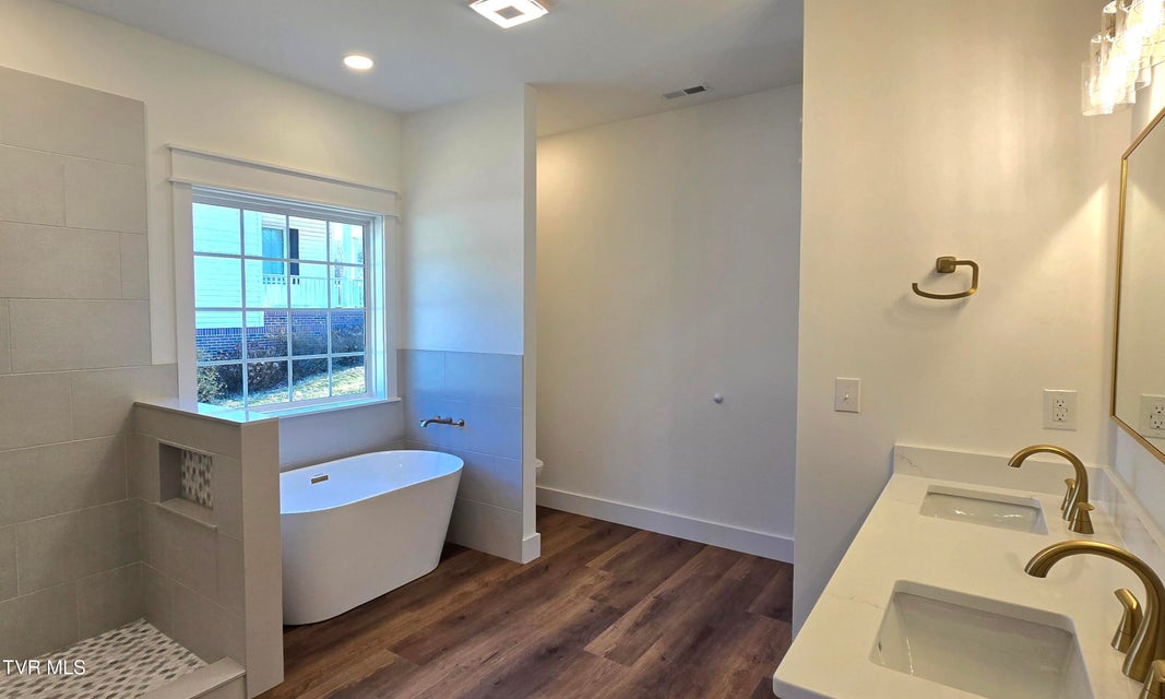 Photo #36: 410 Wiltshire Drive