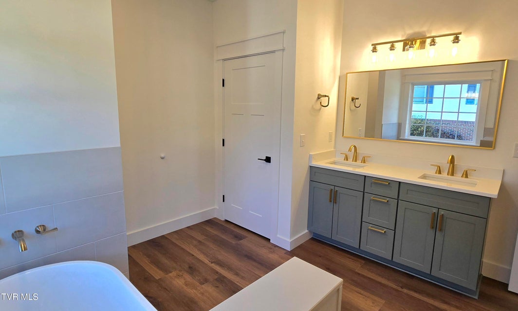 Photo #39: 410 Wiltshire Drive