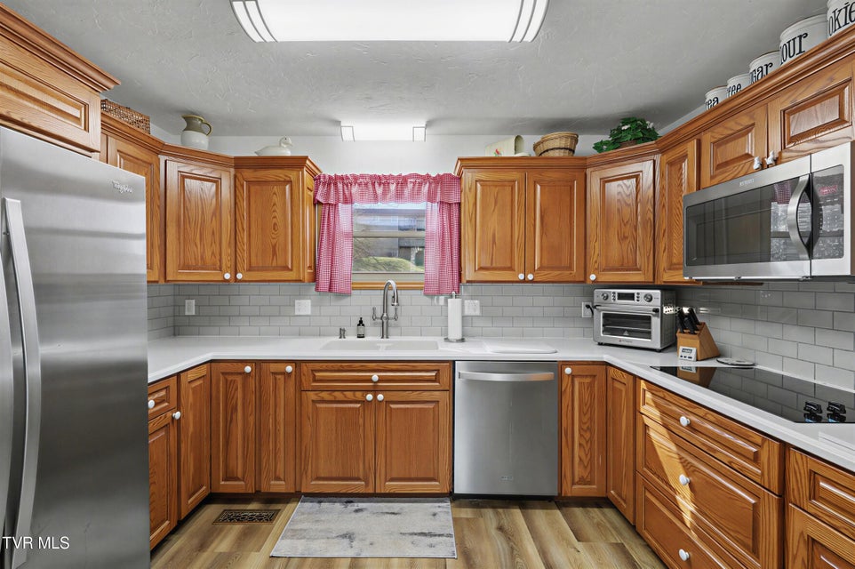 Photo #16: 1210 Tanglewood Drive