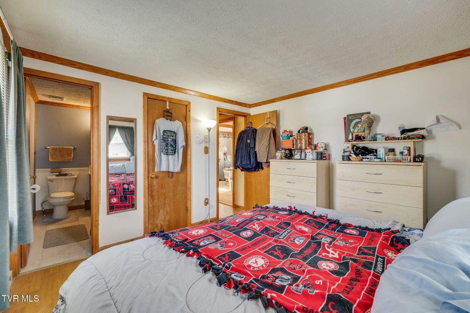 Photo #11: 102 Walnut Road