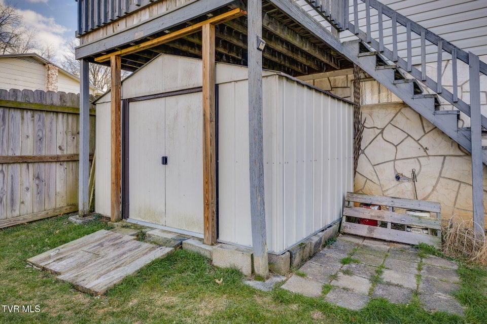 Photo #25: 102 Walnut Road