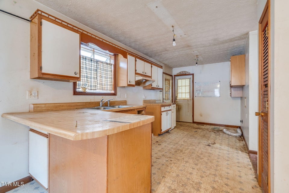 Photo #11: 228 Tiger Creek Road