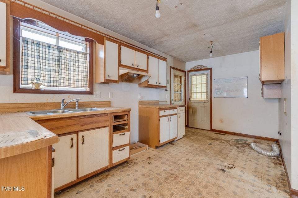 Photo #12: 228 Tiger Creek Road