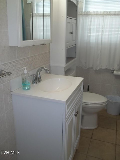 Photo #14: 1012 College Avenue