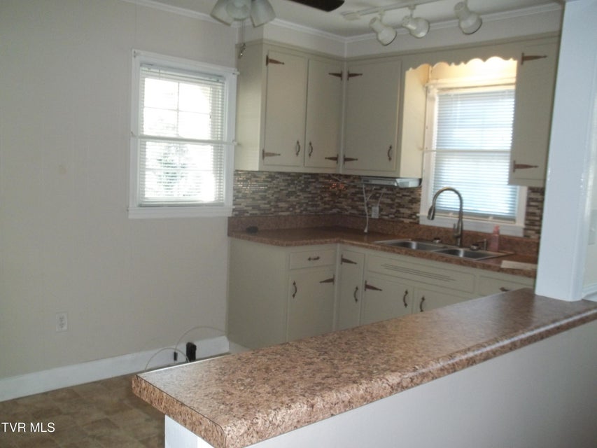 Photo #10: 1012 College Avenue