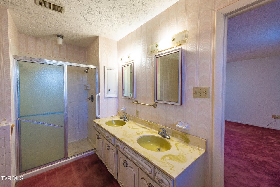 Photo #21: 2616 Suffolk Street