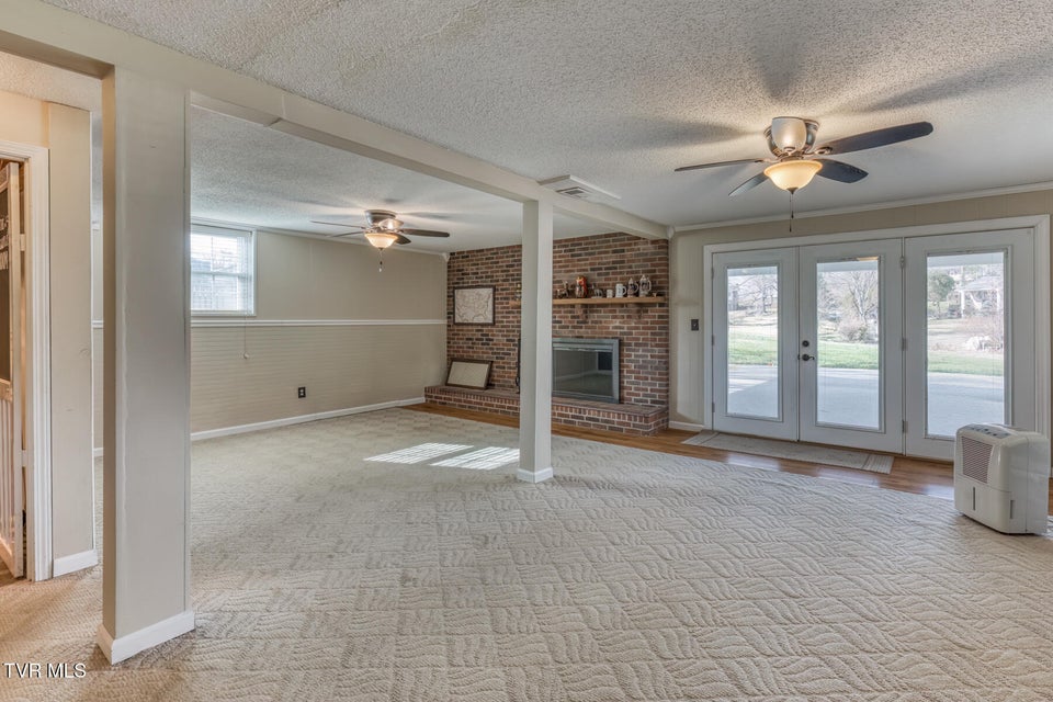 Photo #31: 15 Madison Court