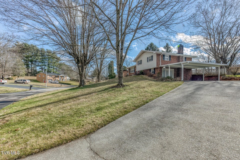 Photo #38: 15 Madison Court