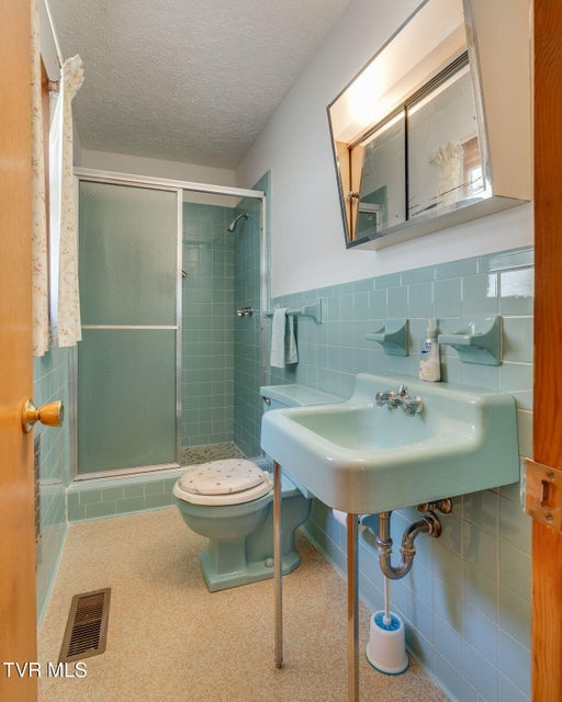 Photo #15: 318 Meadow Lark Street