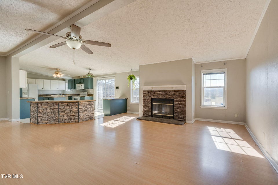 Photo #7: 1872 South Highway 81 