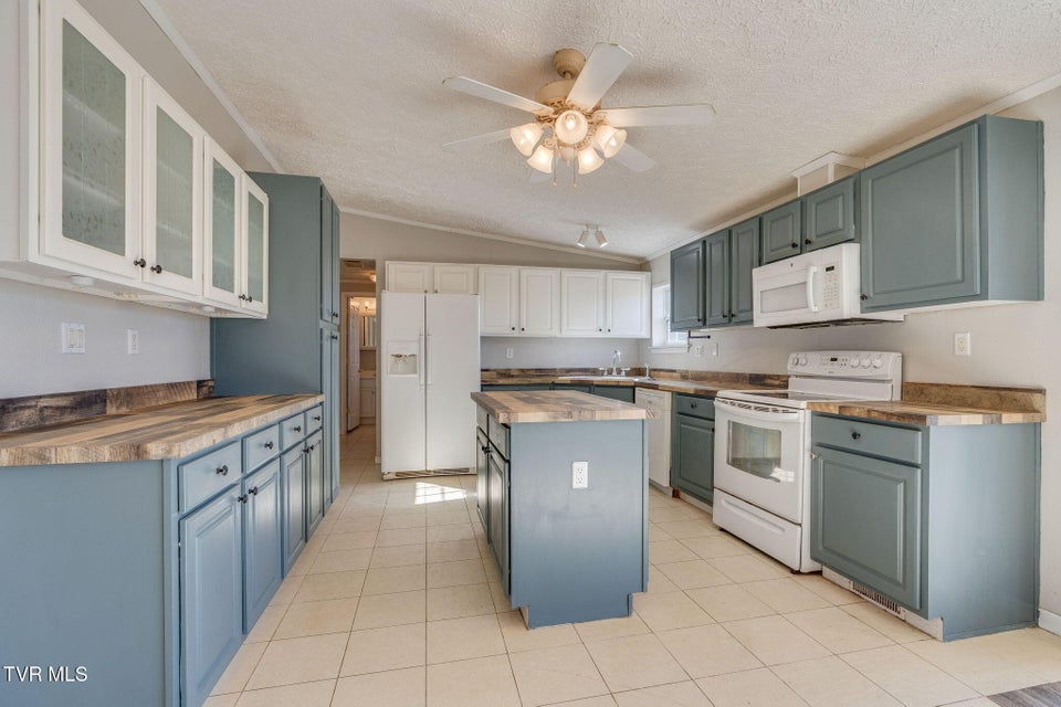 Photo #9: 1872 South Highway 81 