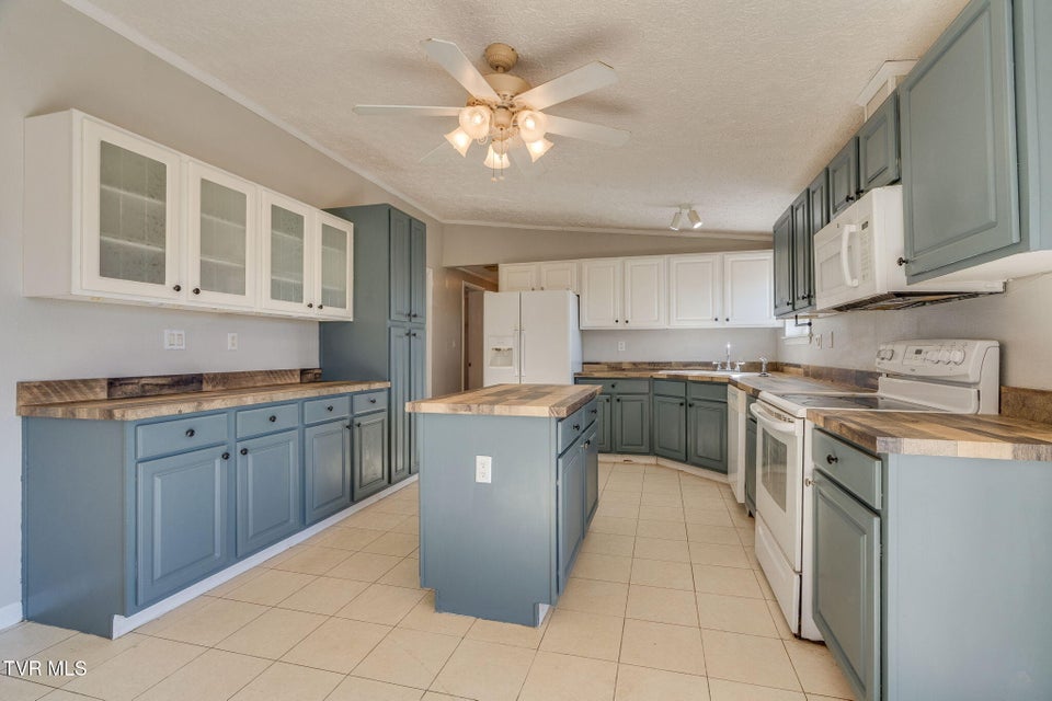 Photo #10: 1872 South Highway 81 