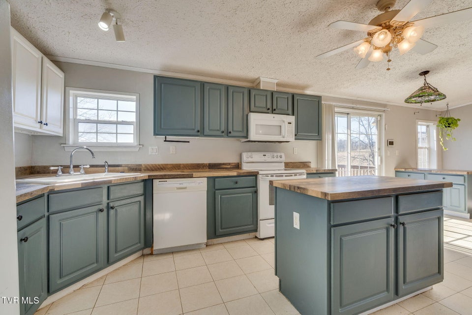 Photo #11: 1872 South Highway 81 